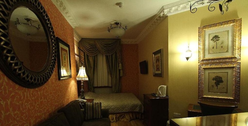 Opulence Centra London Hotel 1/75