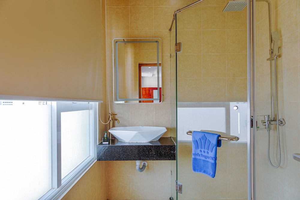 Sea Queen Hotel 50/50