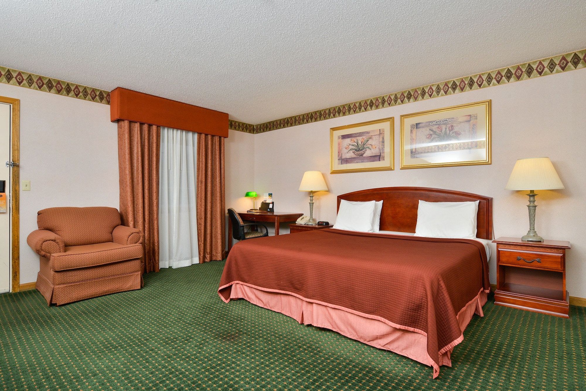 غرفة قياسية بسرير كوين، Howard Johnson by Wyndham Lenox 4/6