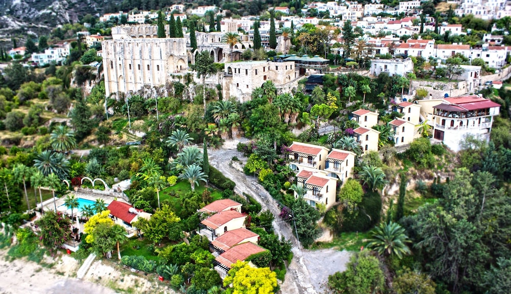 Bellapais Gardens 44/46