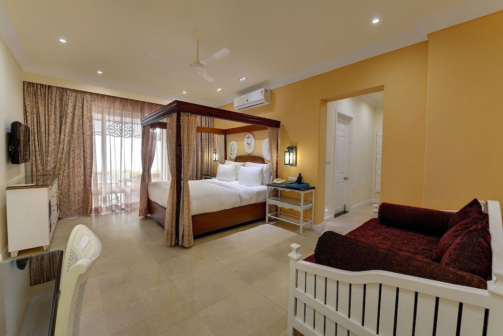 MAYFAIR Palm Beach Resort 32/74
