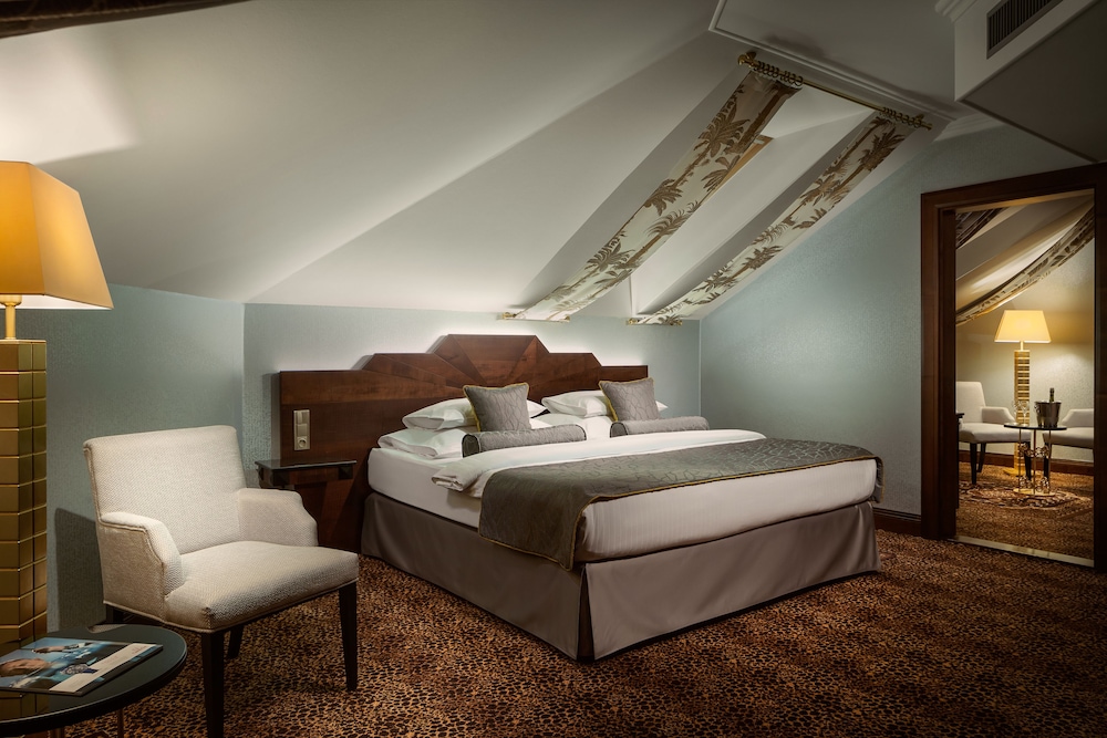 IMPERIAL, SUITE