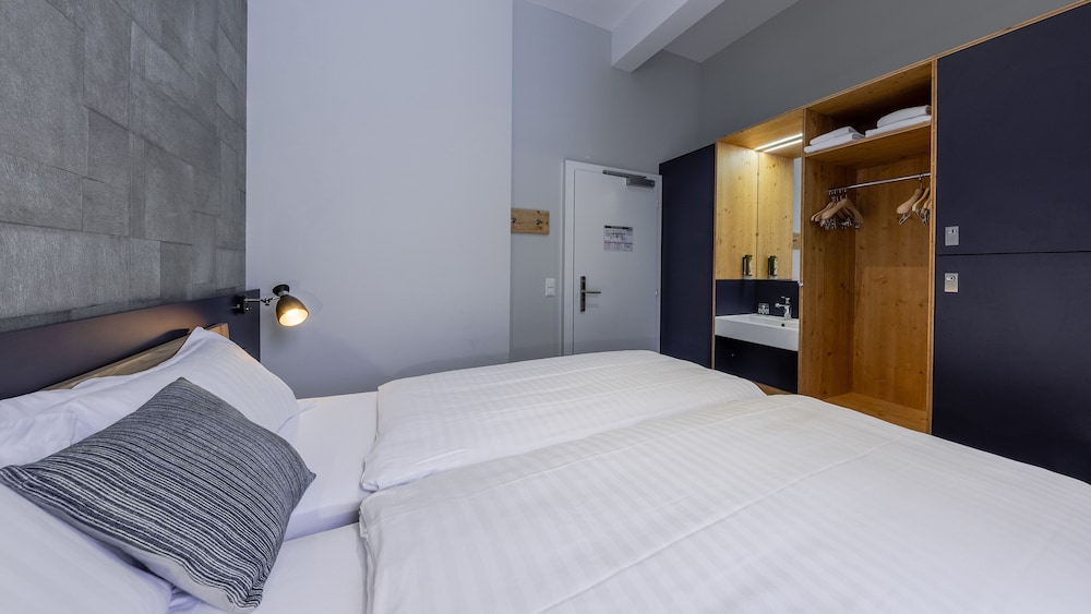 Villars Lodge 6/50