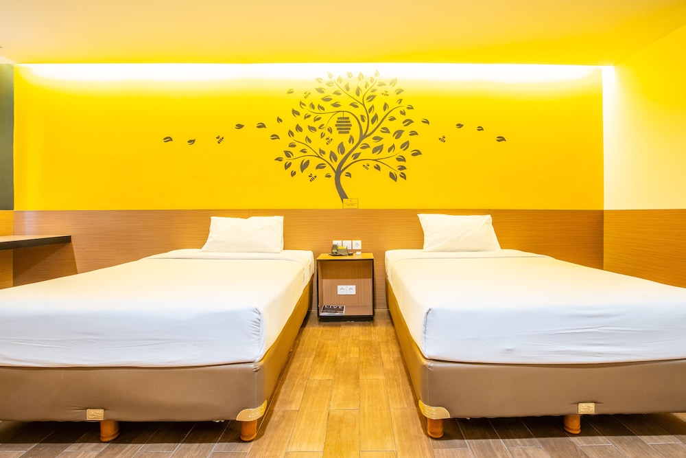 Yellow Bee Hotel 16/68
