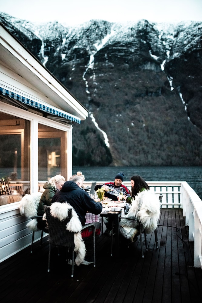Fjaerland Fjordstove Hotell 35/63