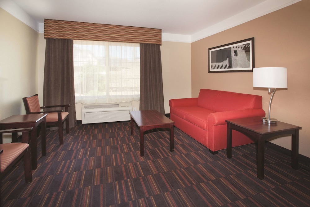 La Quinta Inn & Suites by Wyndham Albuquerque Midtown 36/57