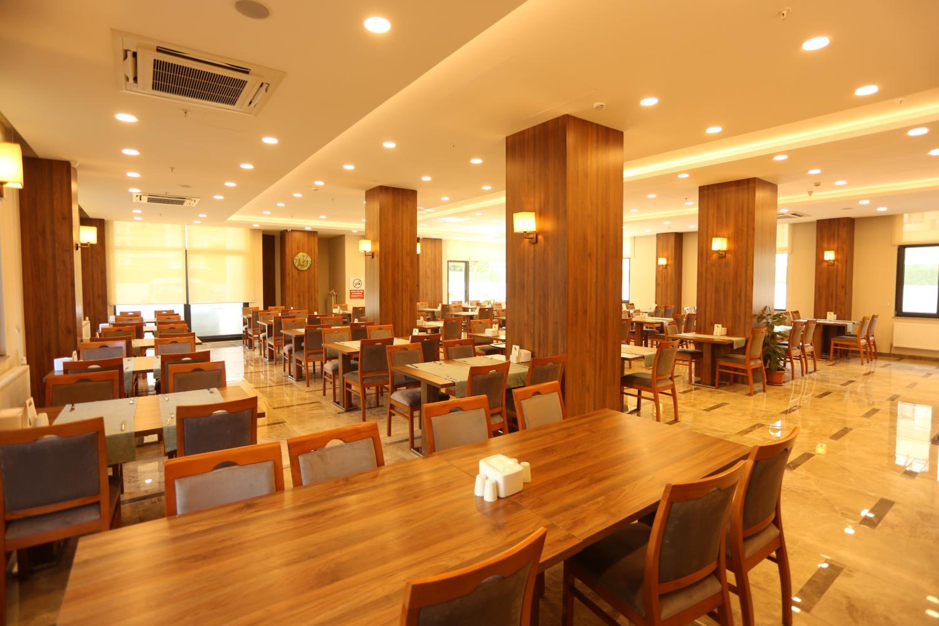 Oytun Hotel 39/52