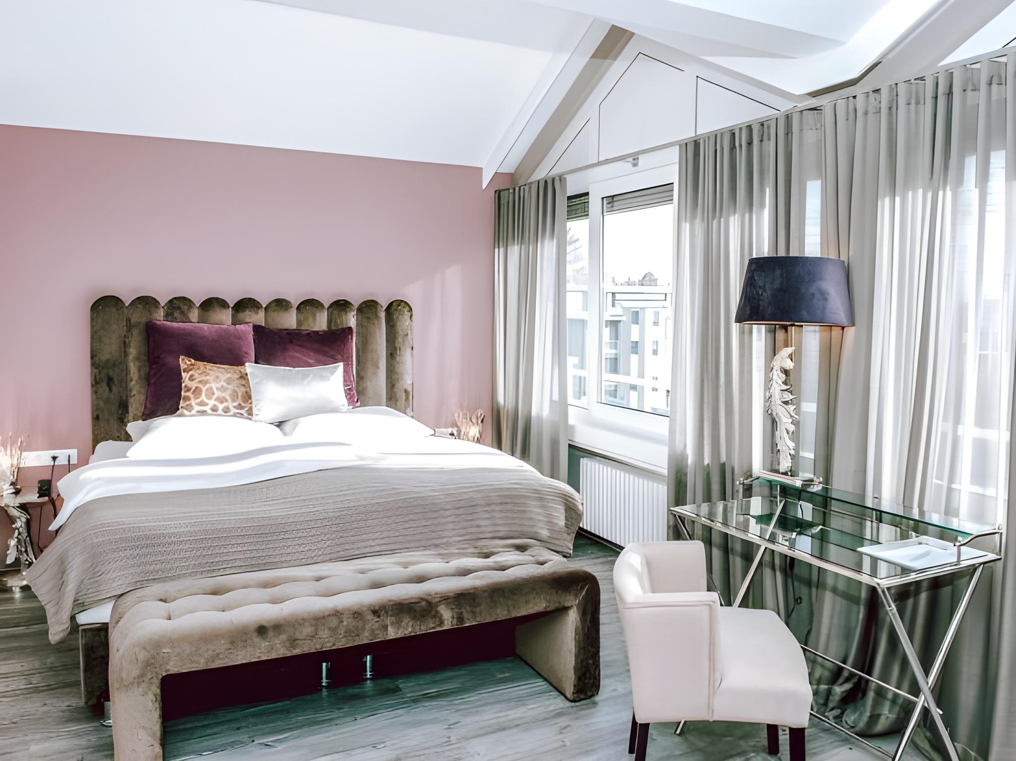 Design, Queen Bed