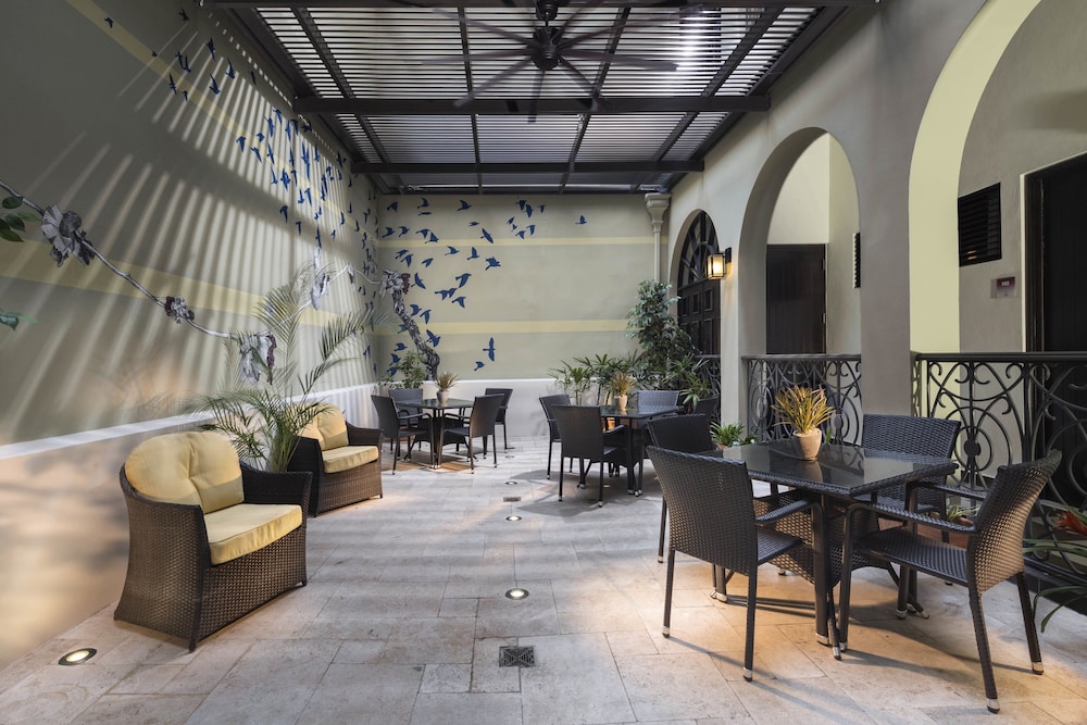 Decanter Hotel 46/47