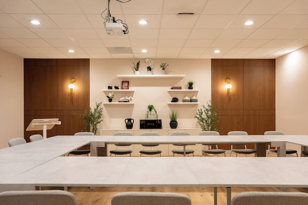 Kins Hotel 33/50