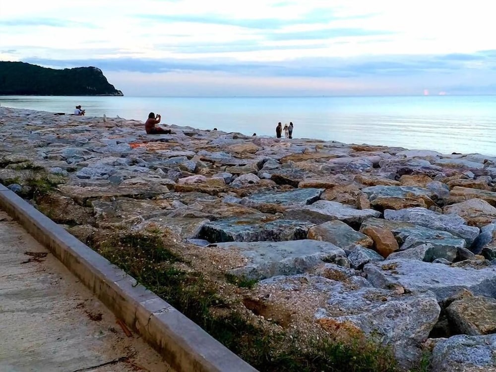 Pranmanee Beach Resort 40/50