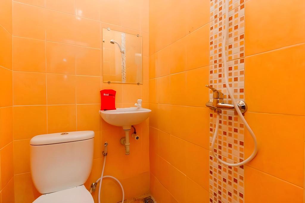 Reddoorz Plus Near Ciputra World Kuningan 2 49/50