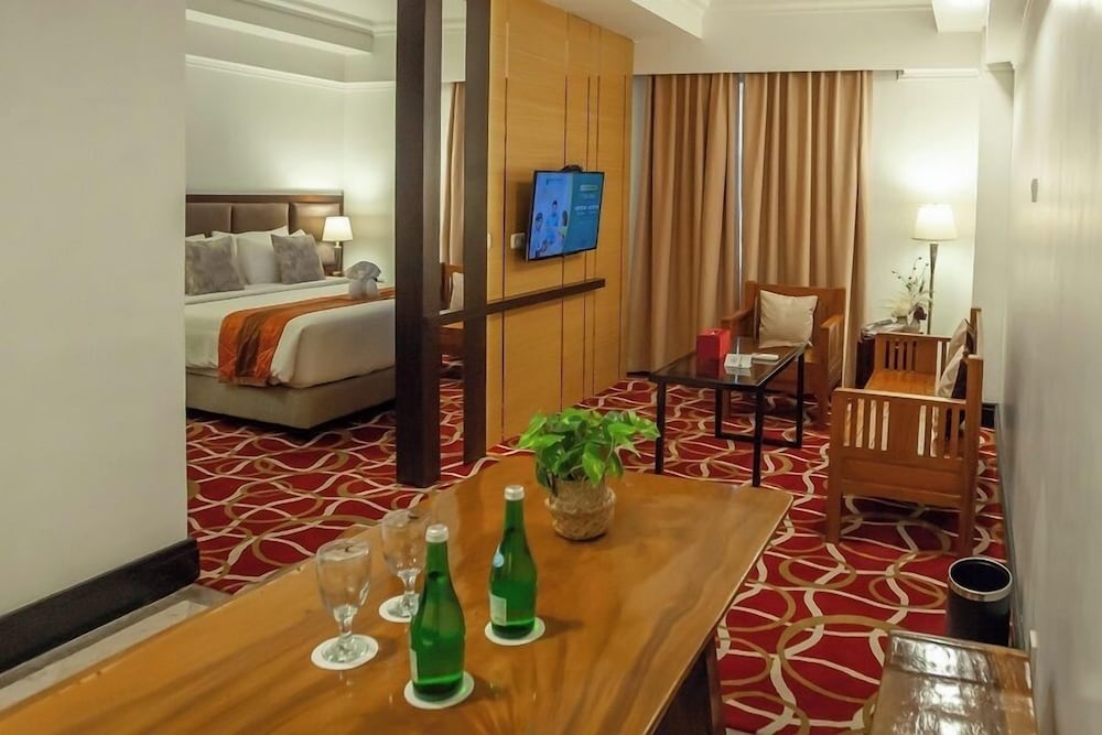 Grand Q Hotel Gorontalo 24/46