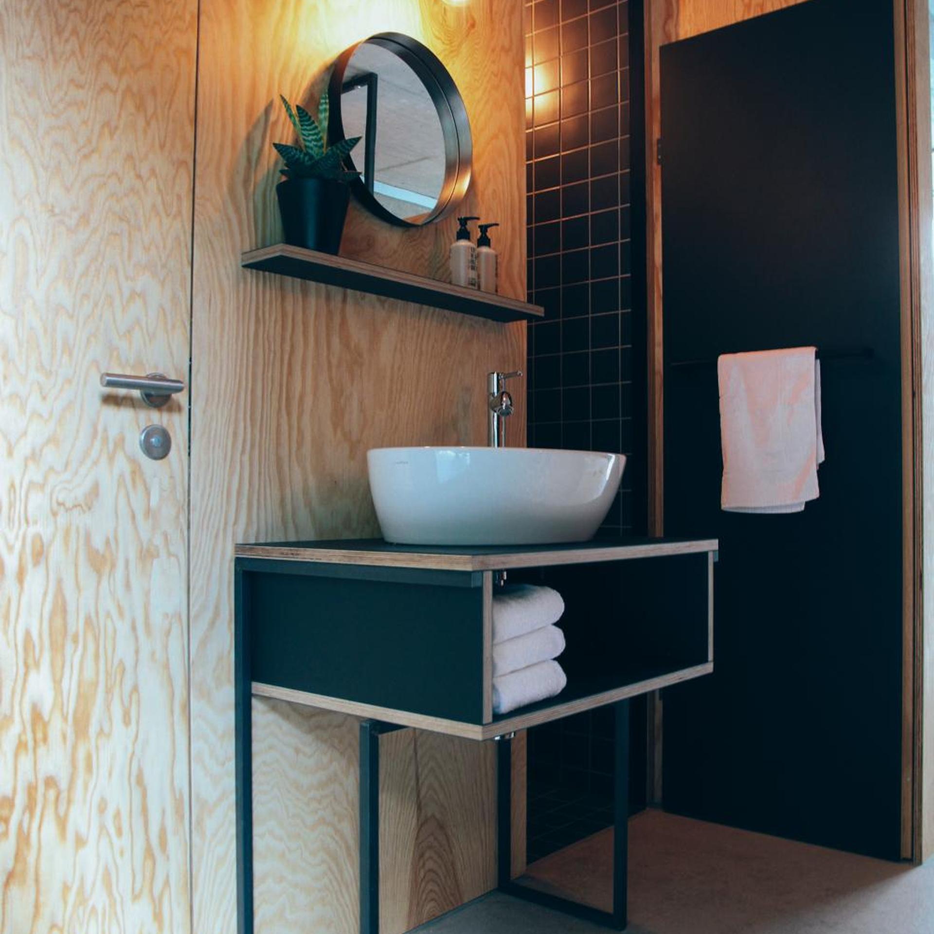 Riders Hotel 50/50