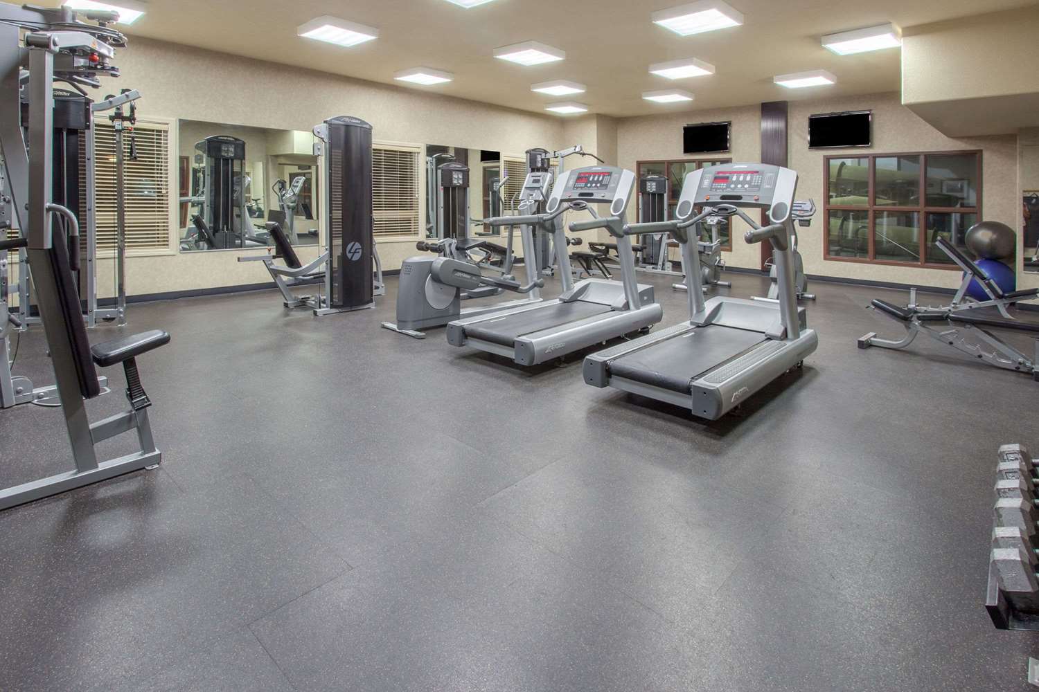 Ramada By Wyndham Camrose 3/11