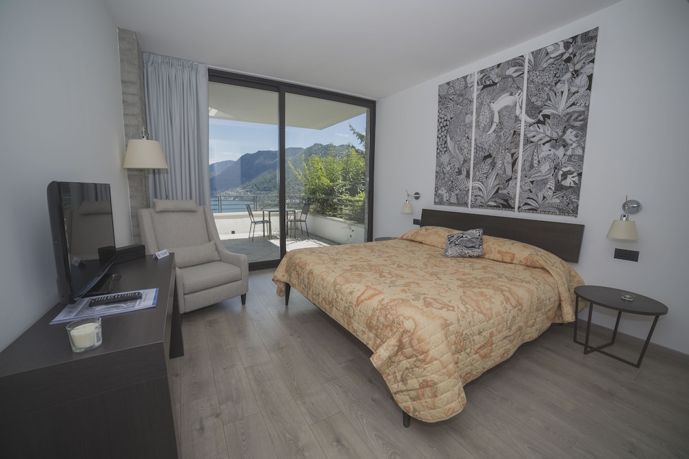 SUITE, LAKE VIEW, TERRACE