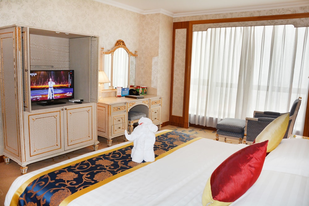 EXECUTIVE, SUITE