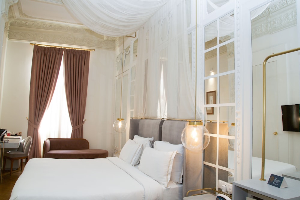 Mr. Cas Hotels 23/67