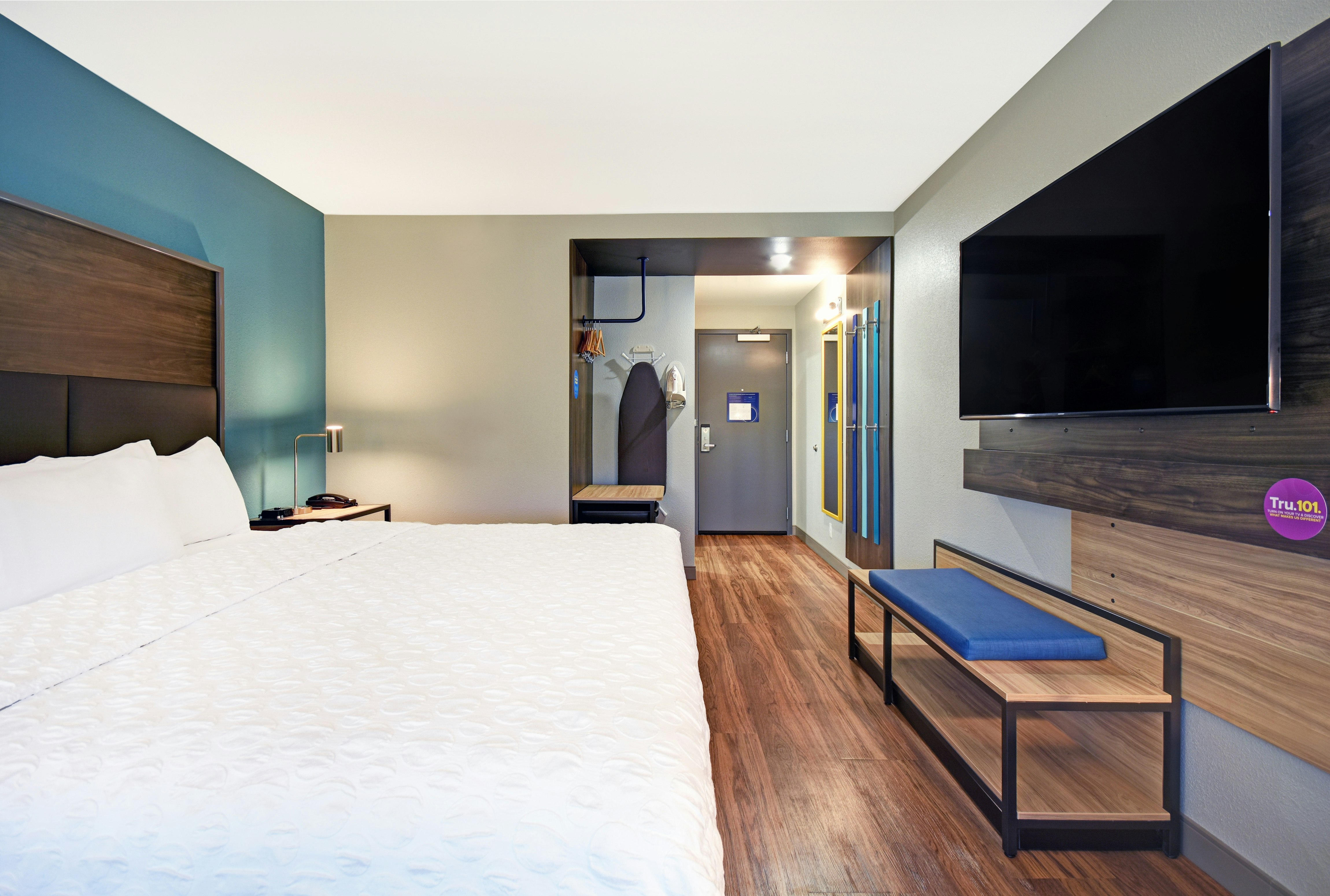ROOM, KING BED