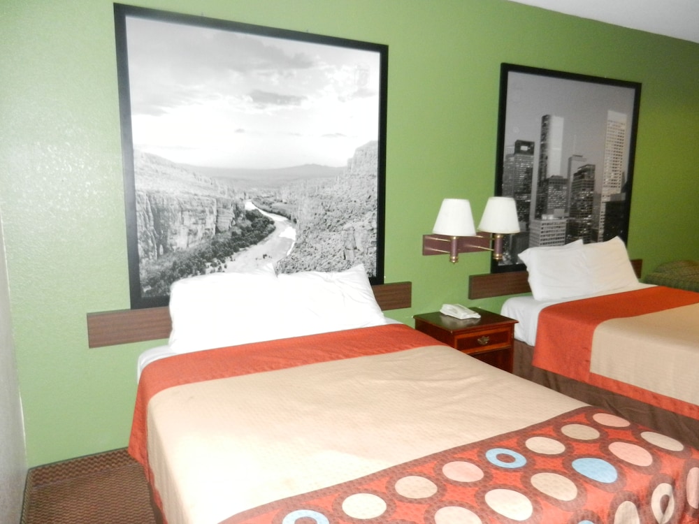 Belleza Inn & Suites Humble / FM 1960 12/36