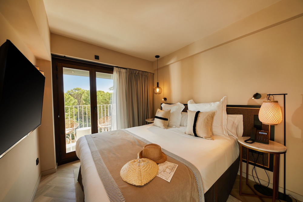 Room, Balcony