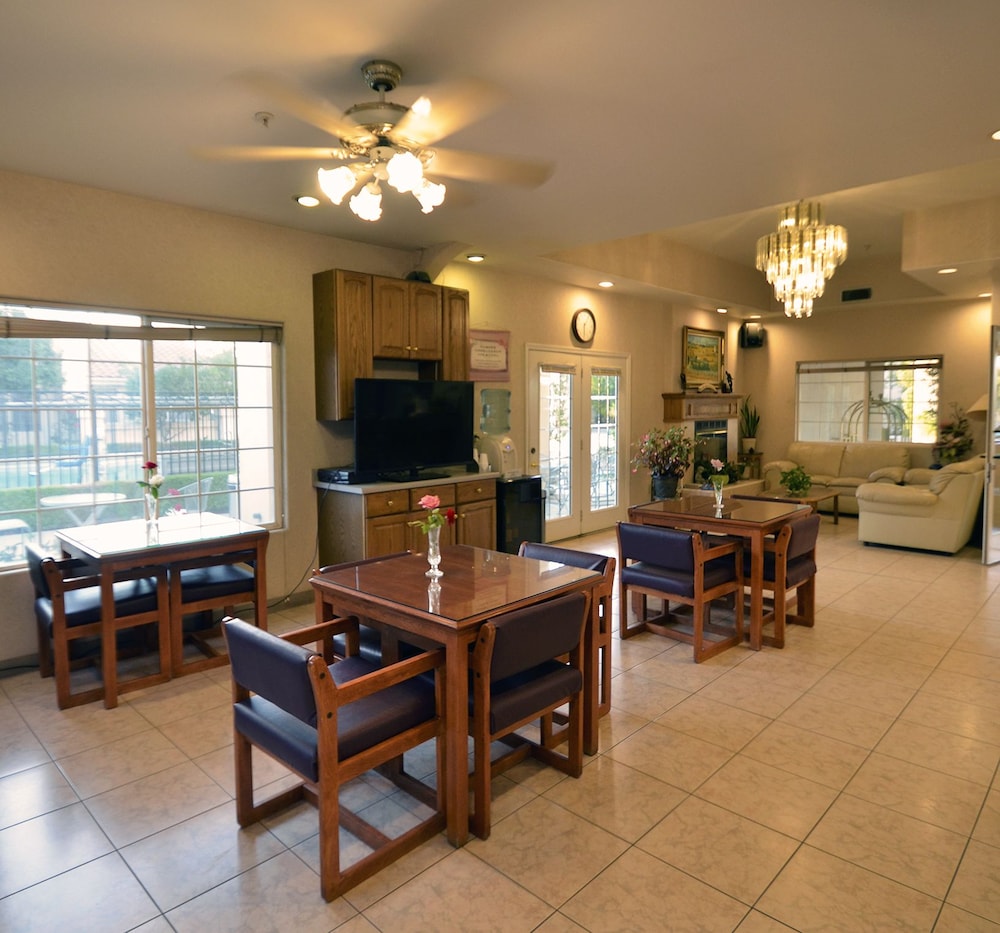 Garden Inn and Suites 35/48