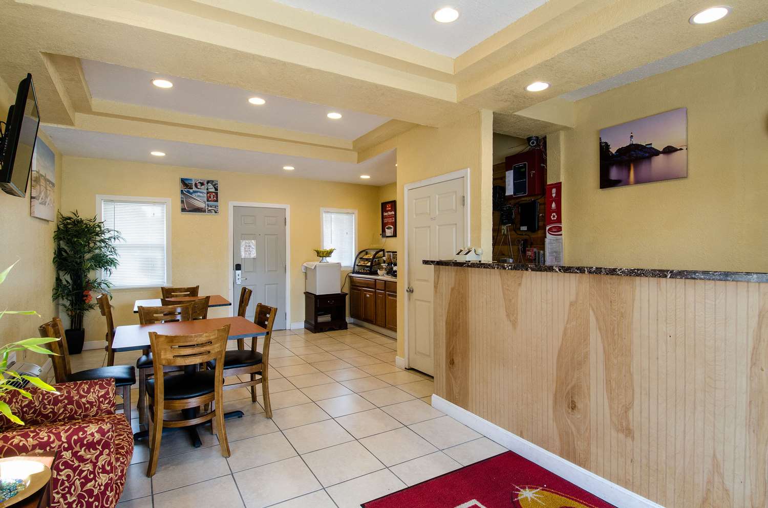 Econo Lodge West Yarmouth on Cape Cod 9/38