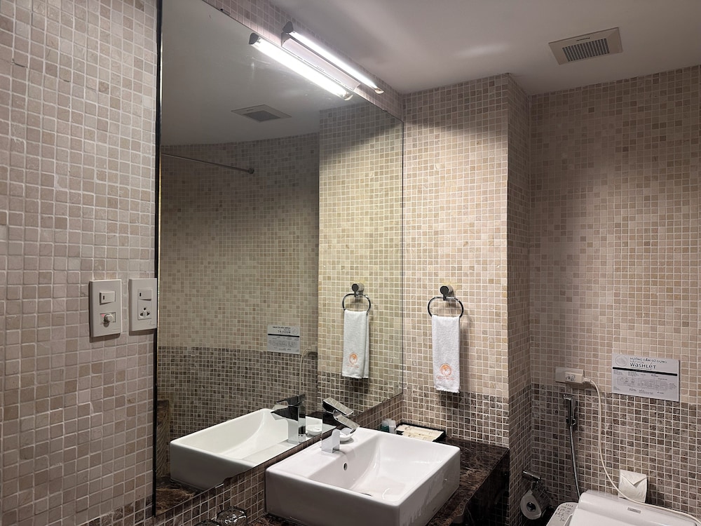 Hotel Nesta Hanoi 50/50