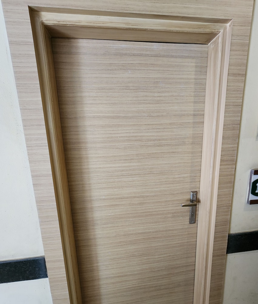 Hotel Square 9 Inn 19/23