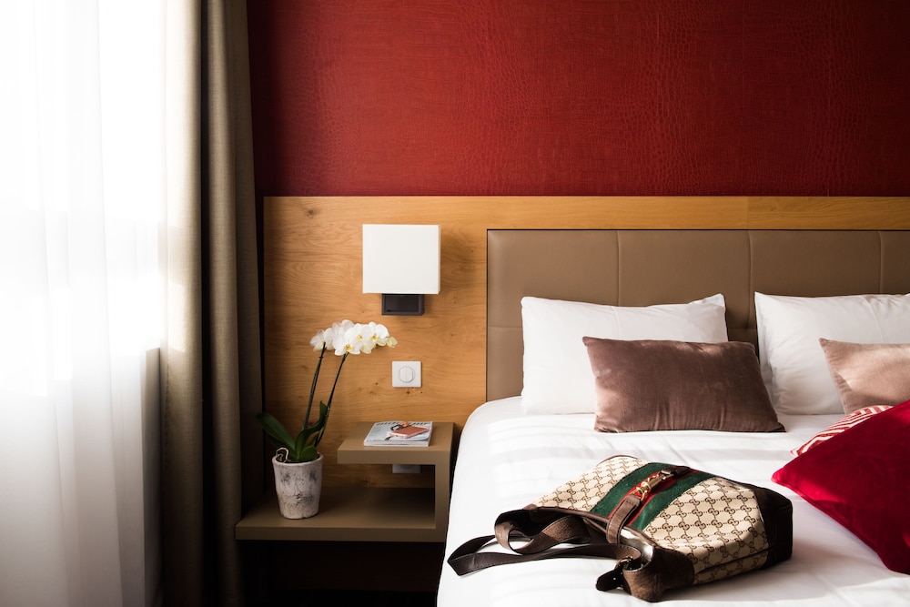 Brit Hotel Lodge 19/50