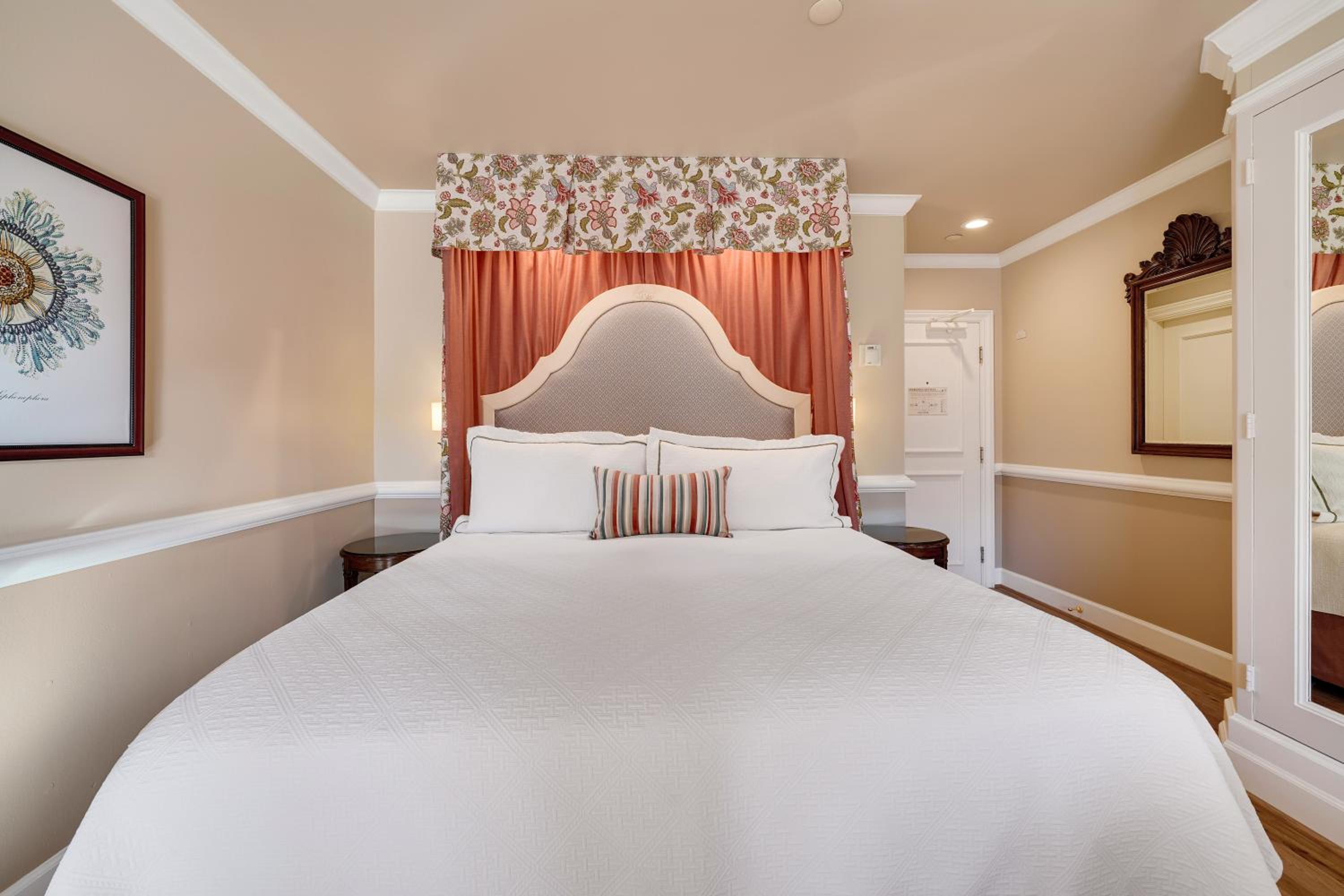 CANNERY ROW, KING BED, WITH VIEW, BALCONY