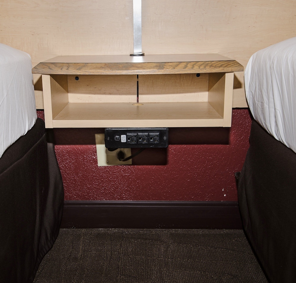 Red Roof Inn Philadelphia - Oxford Valley 20/21