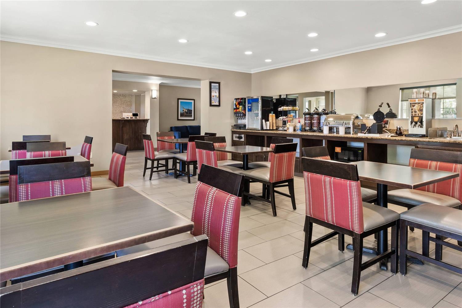 Comfort Inn & Suites Lancaster Antelope Valley 33/40