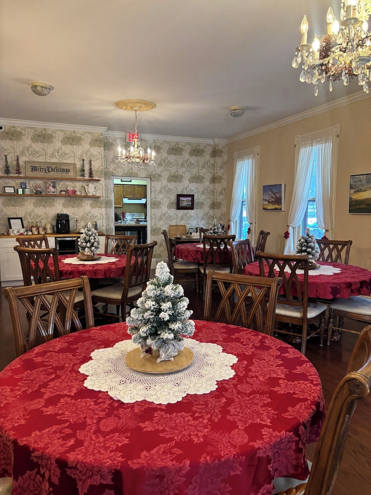 50 Lincoln Short North Bed and Breakfast 58/71