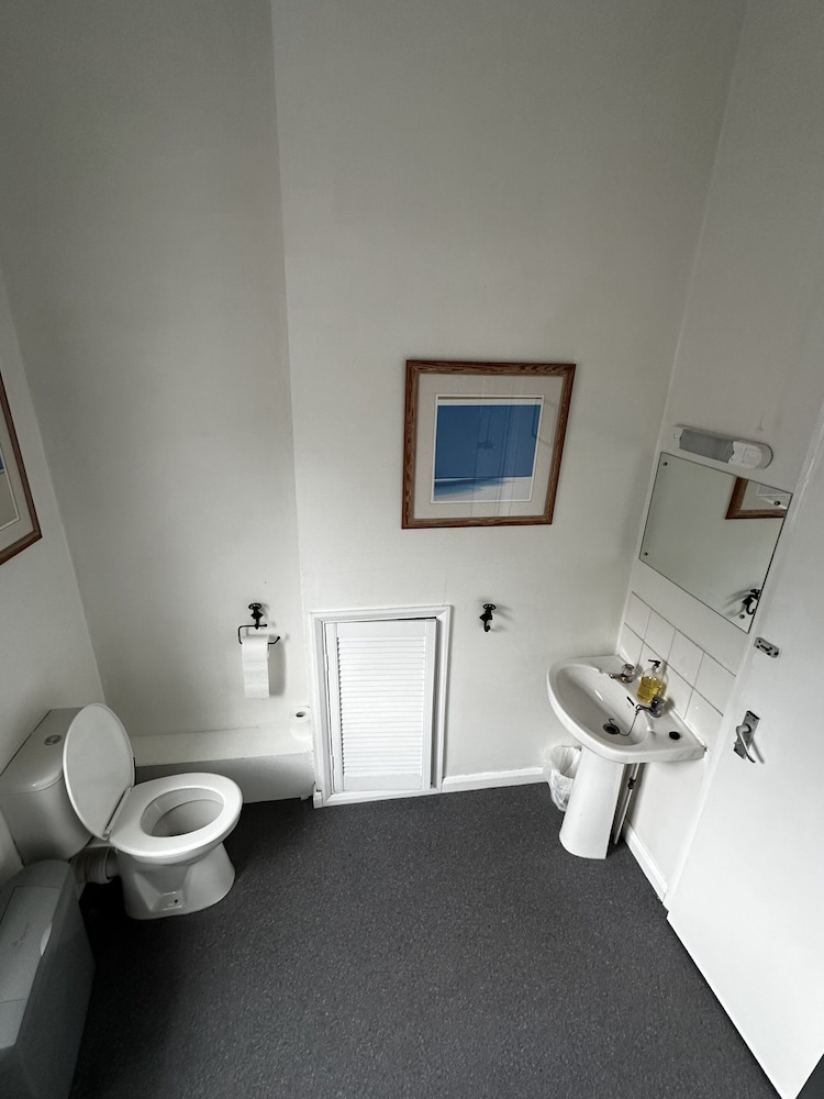 Station Hotel 54/56