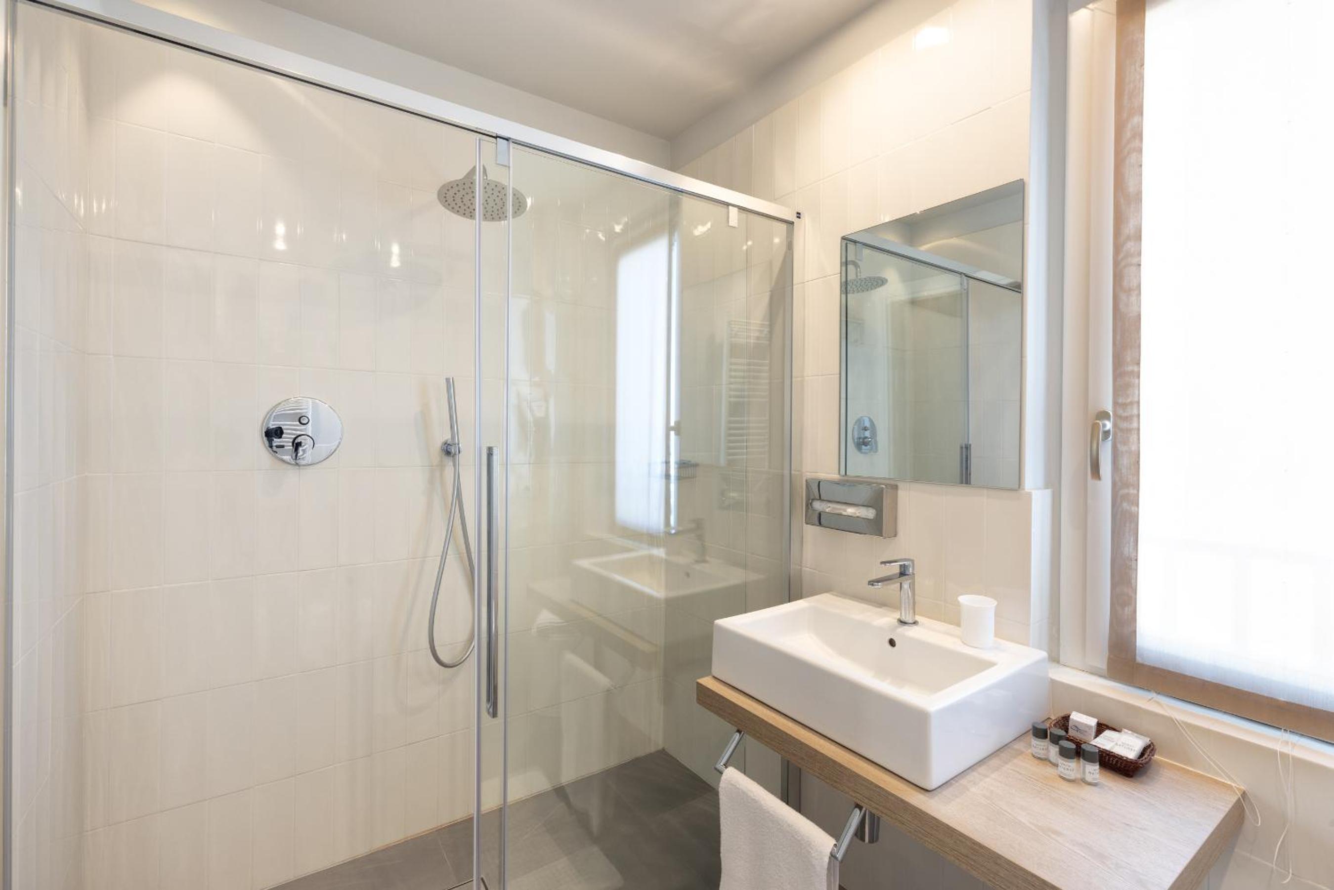 Room, Double or Twin Bed, Lateral Side Sea View، Hotel Gemma 9/10