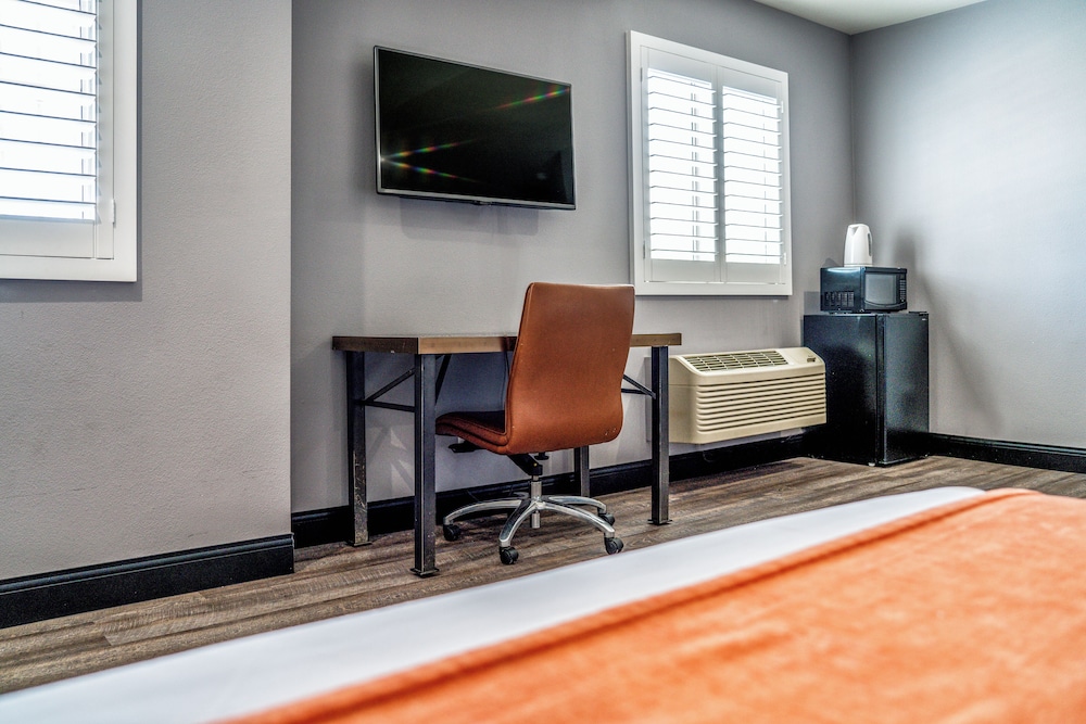 LYFE INN & SUITES by AGA - LAX Airport 46/60