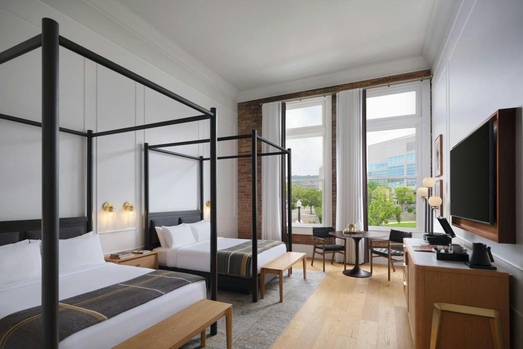 Junior Suite, 2 Queen Beds, Downtown View