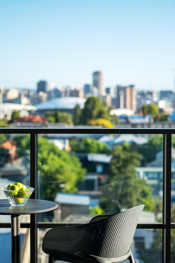 Majestic M Suites 24/28