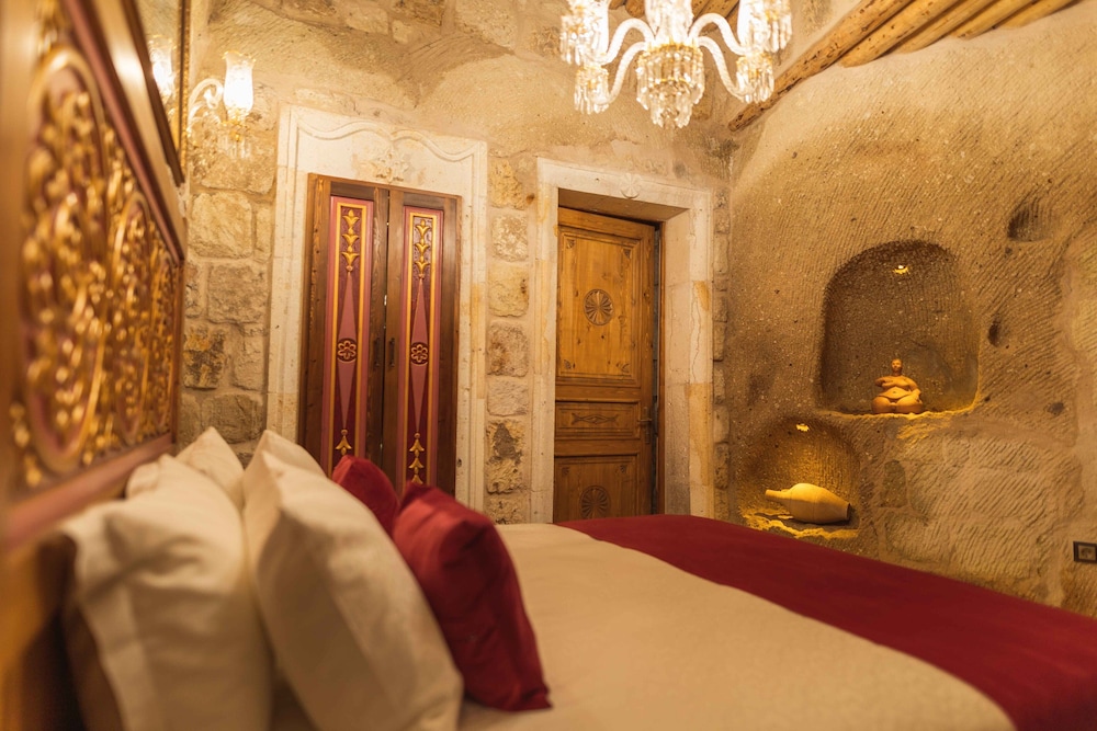 Solo Cave Suites 23/61