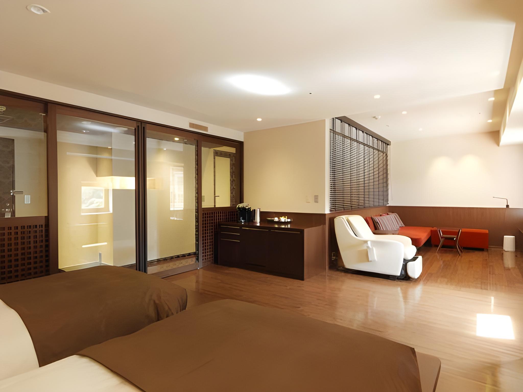 Deluxe, Sauna