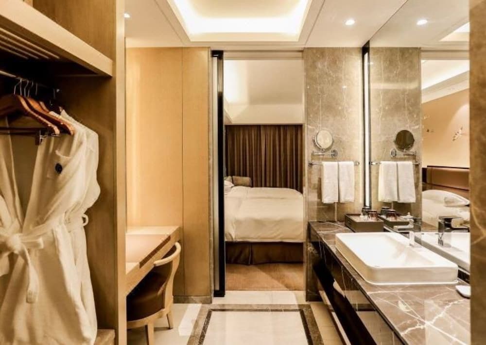 Li Cai Tian Qi Hotel Xianyang 47/48