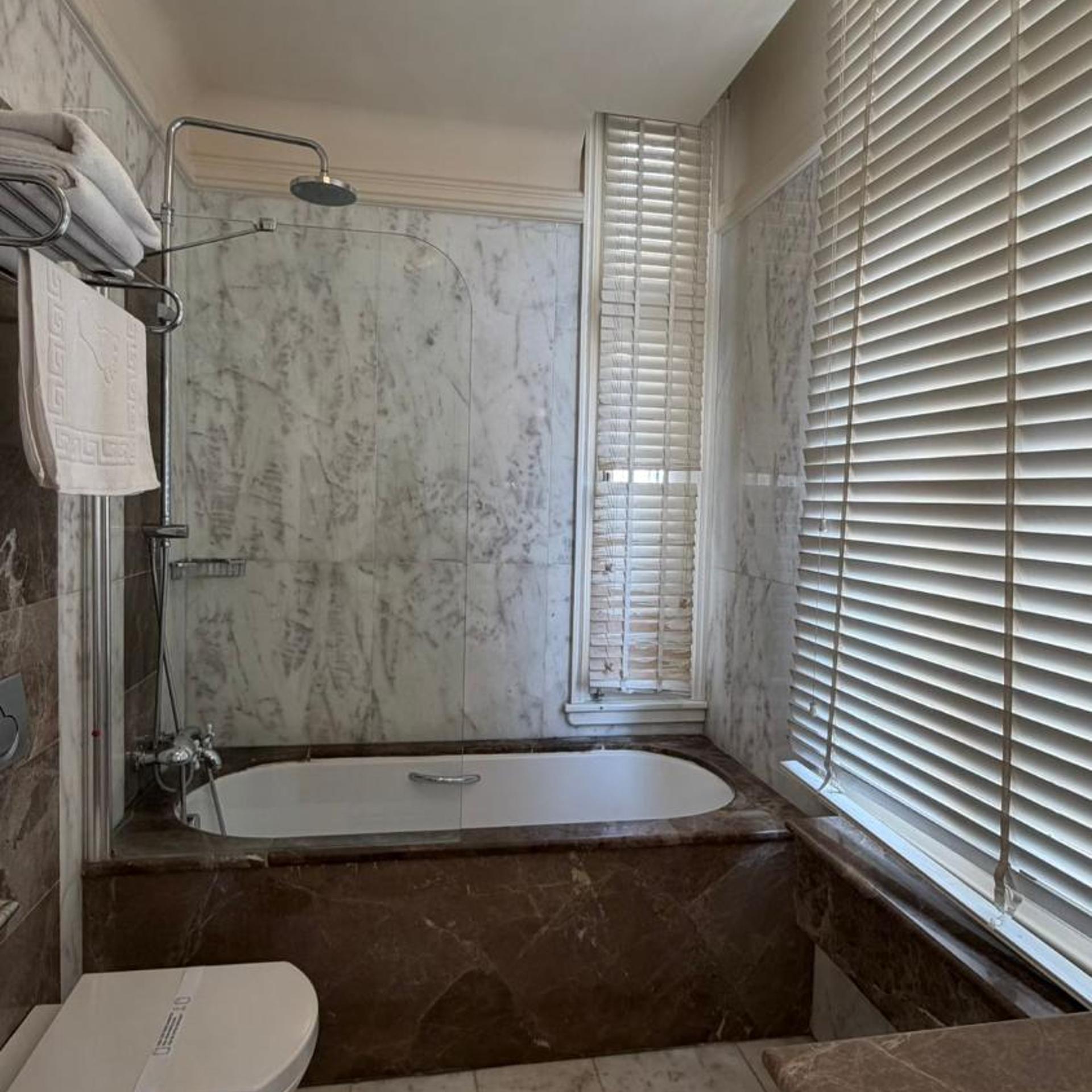 غرفة كلاسيكية بجاكوزي، Corinne Hotel 9/10