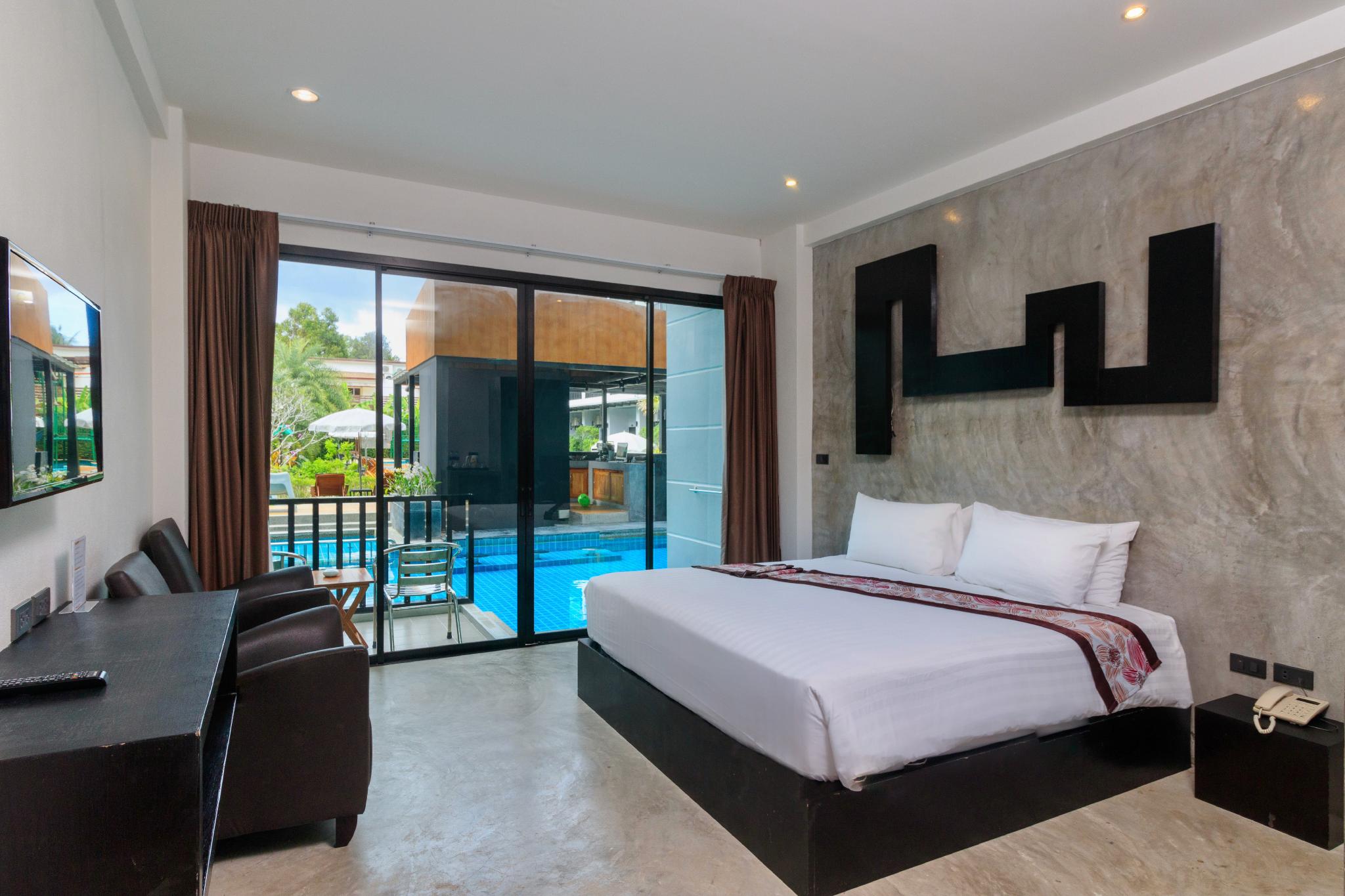 Room, King Bed, Pool Access
