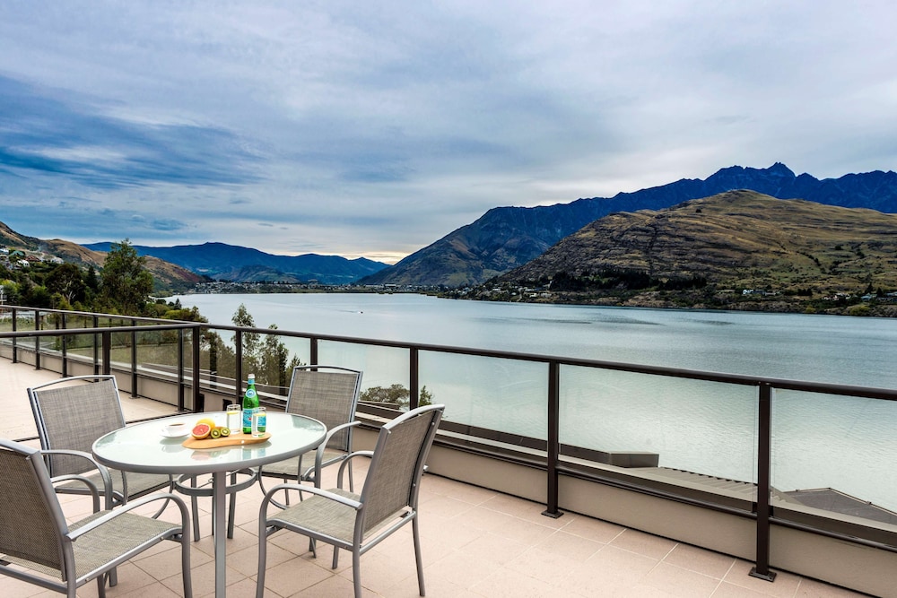Avani Queenstown Hotel 5/56