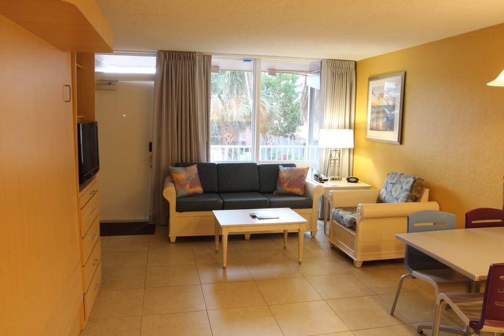 Canada House Pompano Beach 14/25