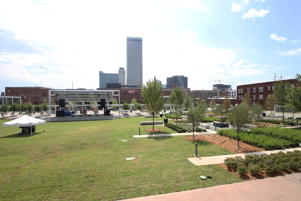 Hyatt Regency Tulsa Downtown 82/86