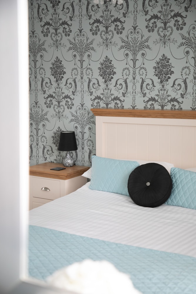 Trelawney Hotel B B Guest House 4/50
