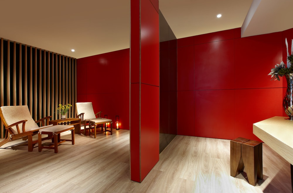 The HO Hotel 40/60