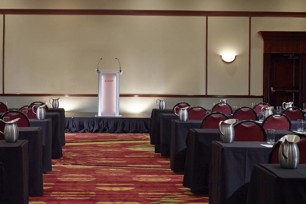 Chicago Marriott Northwest 20/27